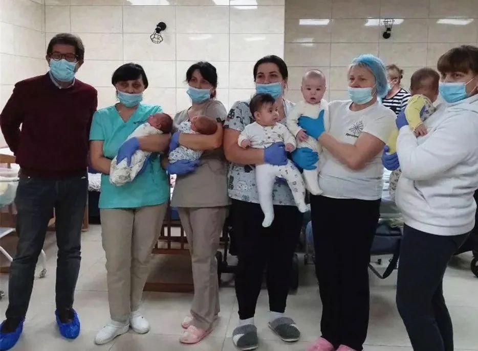 乌克兰代孕妈妈防空洞分娩_BioTexCom代孕机构战时照顾婴儿_乌克兰助孕医院